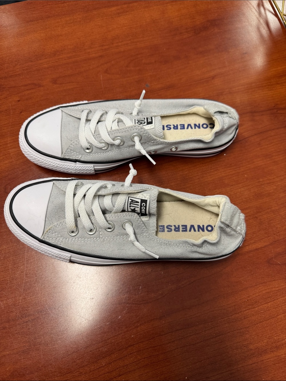 Converse sneakers size 7 // 091204